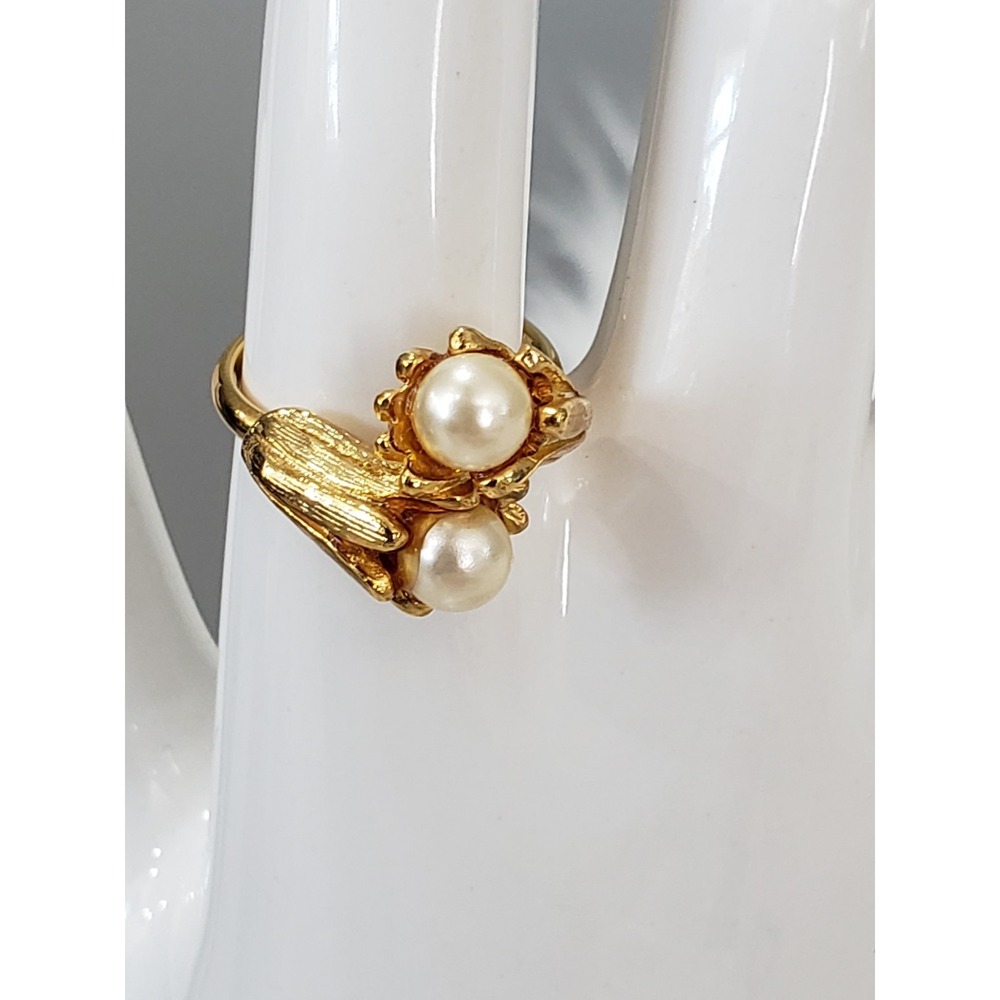 Faux Pearl Gold Tone Ring Cone Swirl Size 7 flute flower cocktail bypass 80s 90s